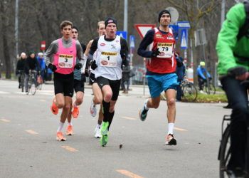 Peter Herzog (in der Rolle des Tempomachers), Timon Theuer und Valentin Pfeil (etwas verdeckt) bei den Österreichischen Marathonmeisterschaften 2020 in Wien