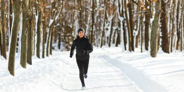 Auch im Winter kann das Lauftraining Spaß machen.                                                       (Foto: Adobe Stock/Studio Romantic)